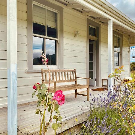 Saffron Cottage Manakau Exterior photo